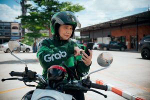 Digital Nomad Lifestyles: Benefits and Challenges
